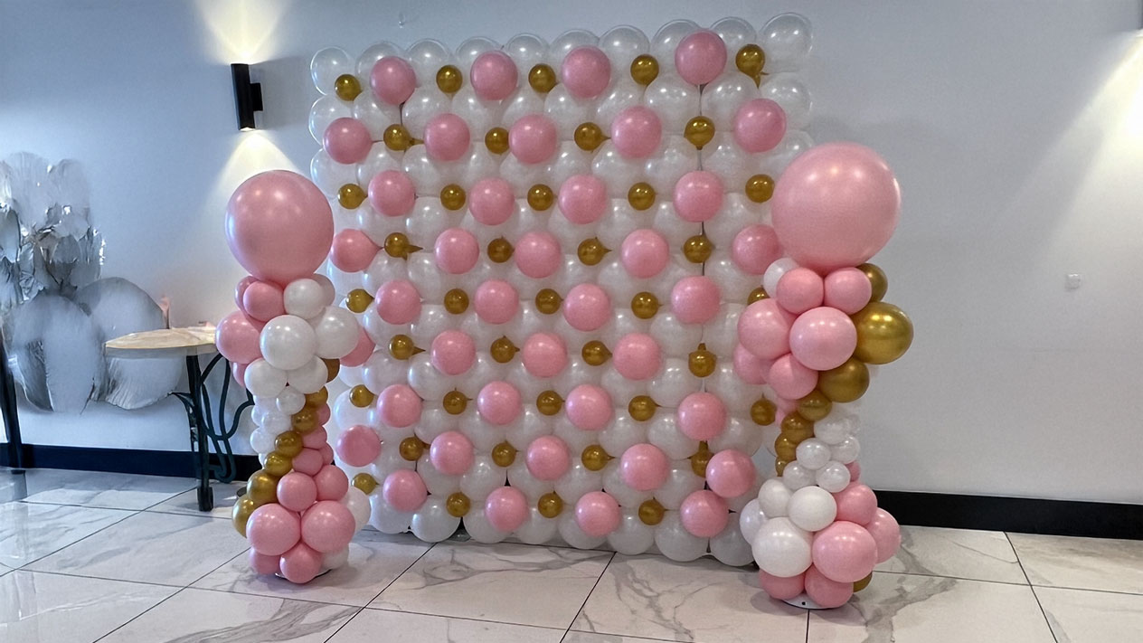 Wall-pink-and-gold
