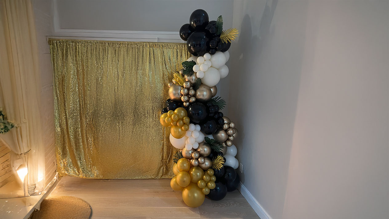 garland-gold-and-black